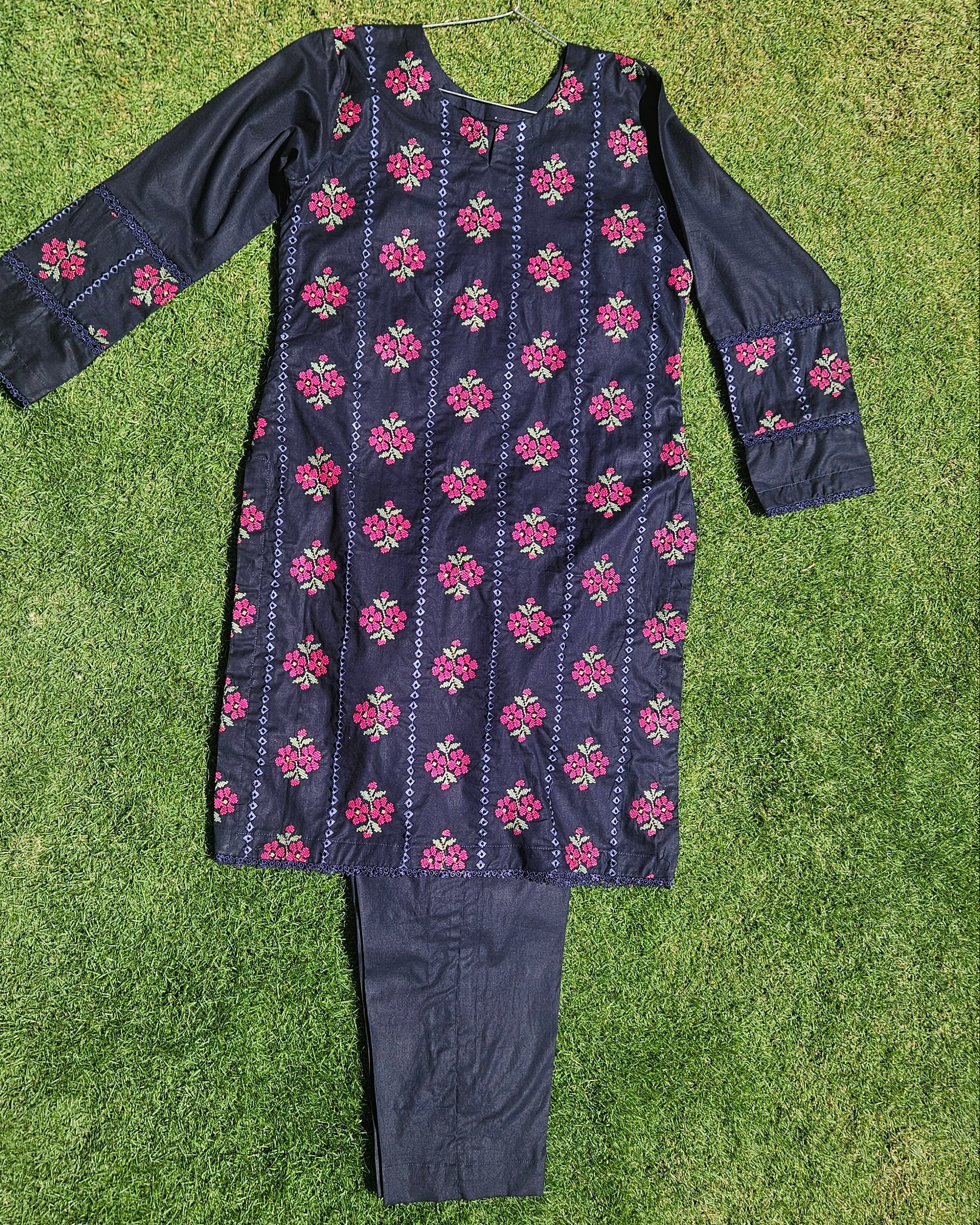 Blue Embrioded Chicken Kari 2 Piece