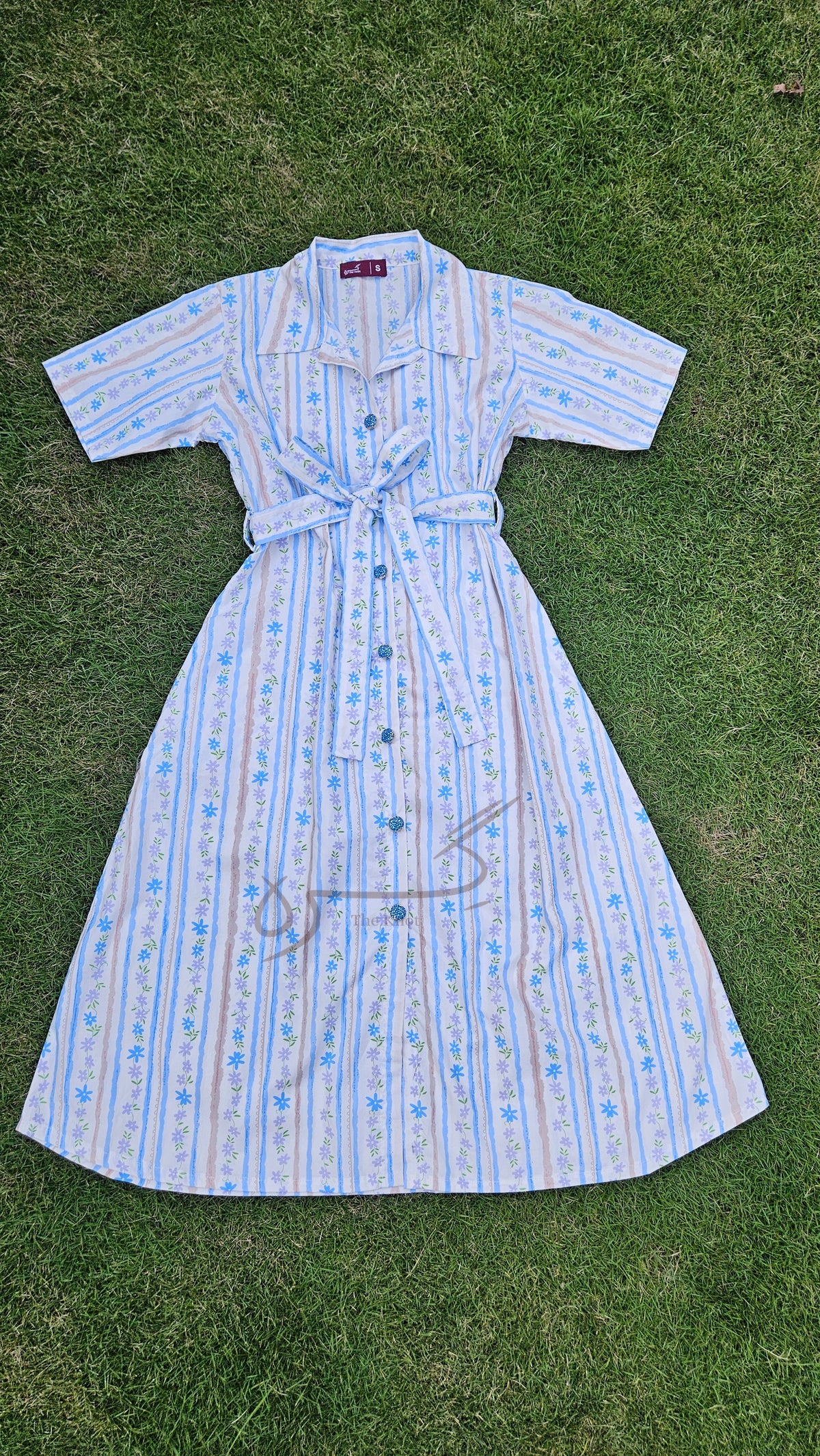 White and blue floral cotton midi shirt dress with tie waist, Giraah – photo 3