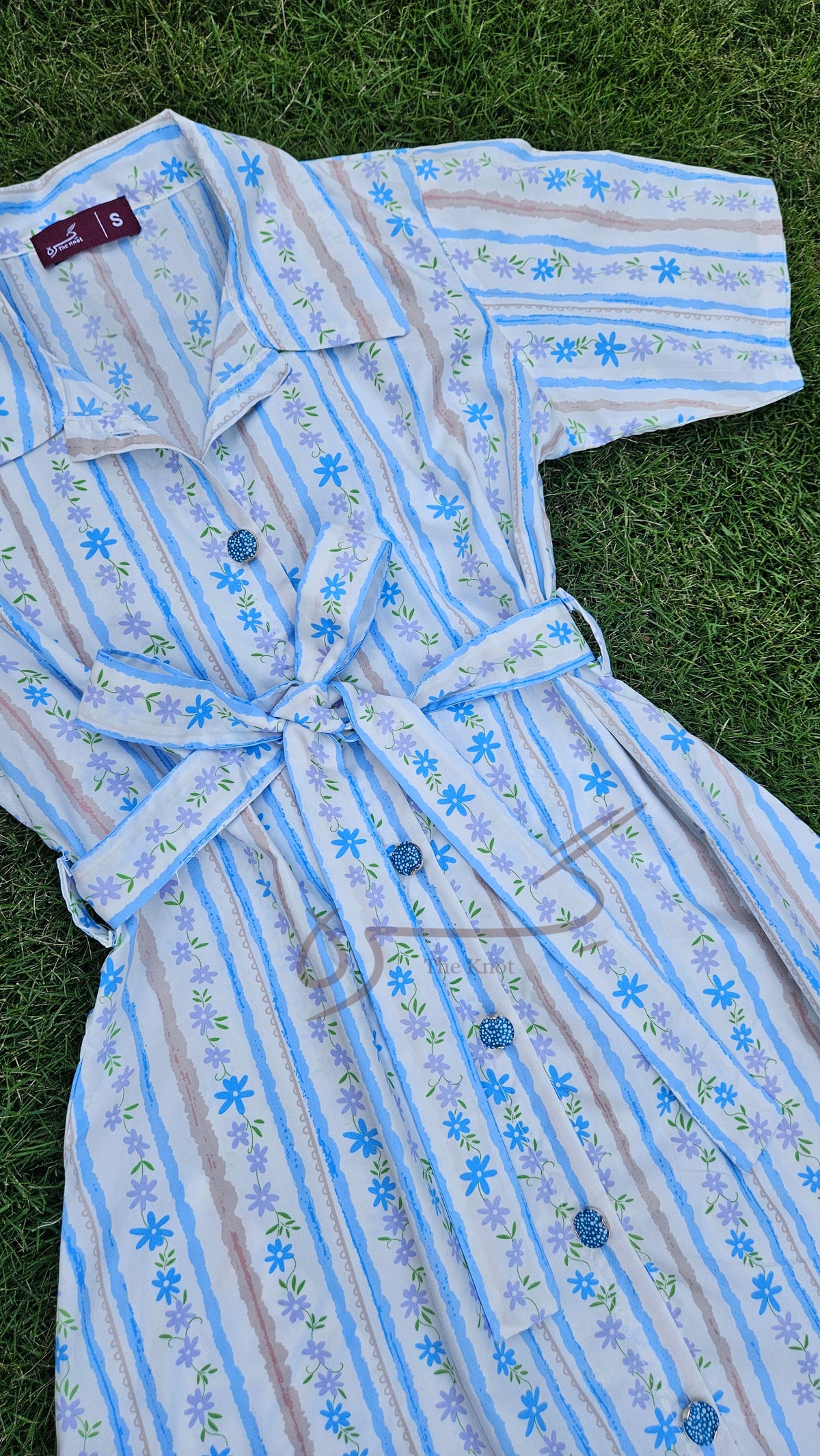 White and blue floral cotton midi shirt dress with tie waist, Giraah – photo 4