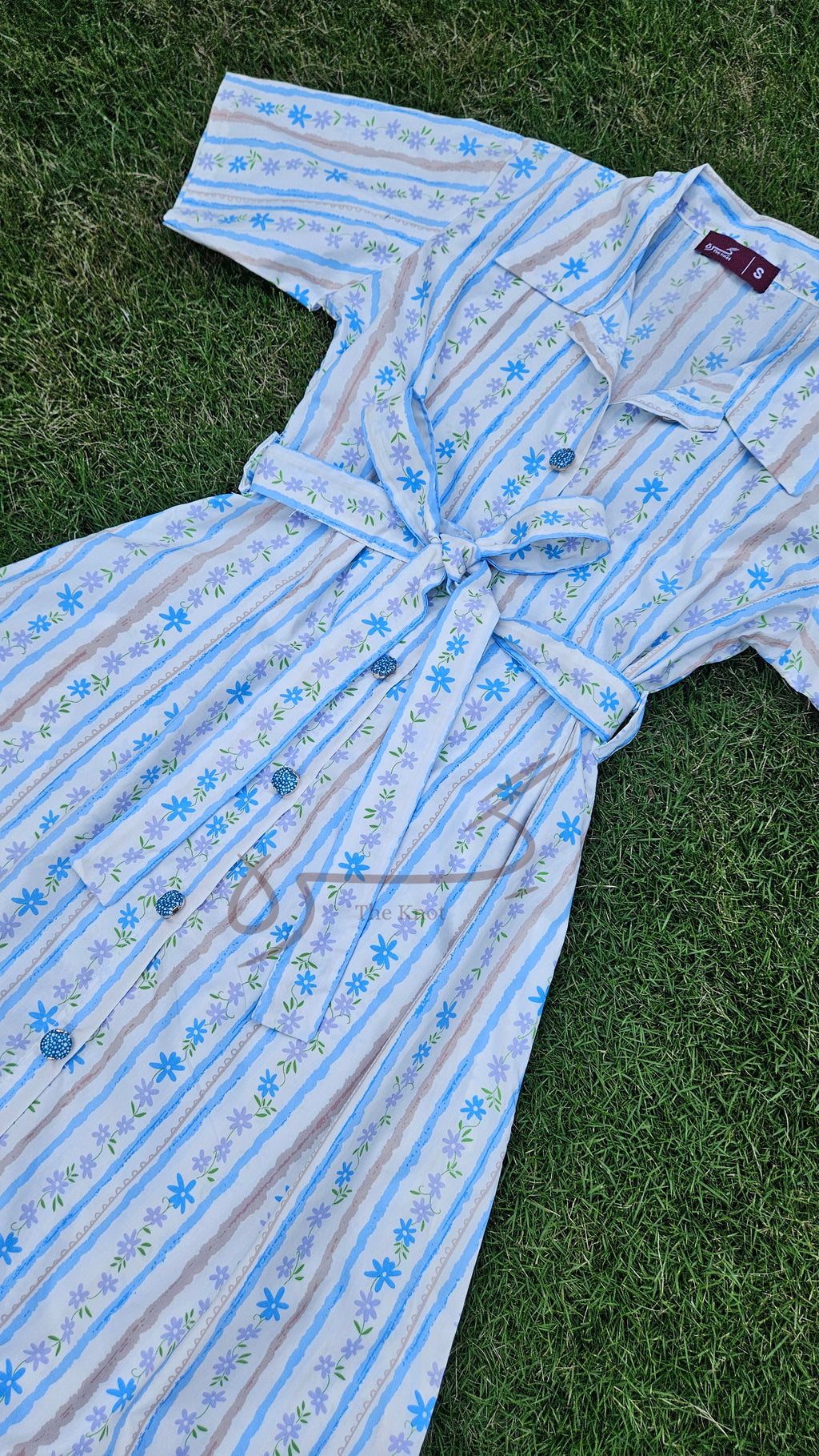 White and blue floral cotton midi shirt dress with tie waist, Giraah – photo 6