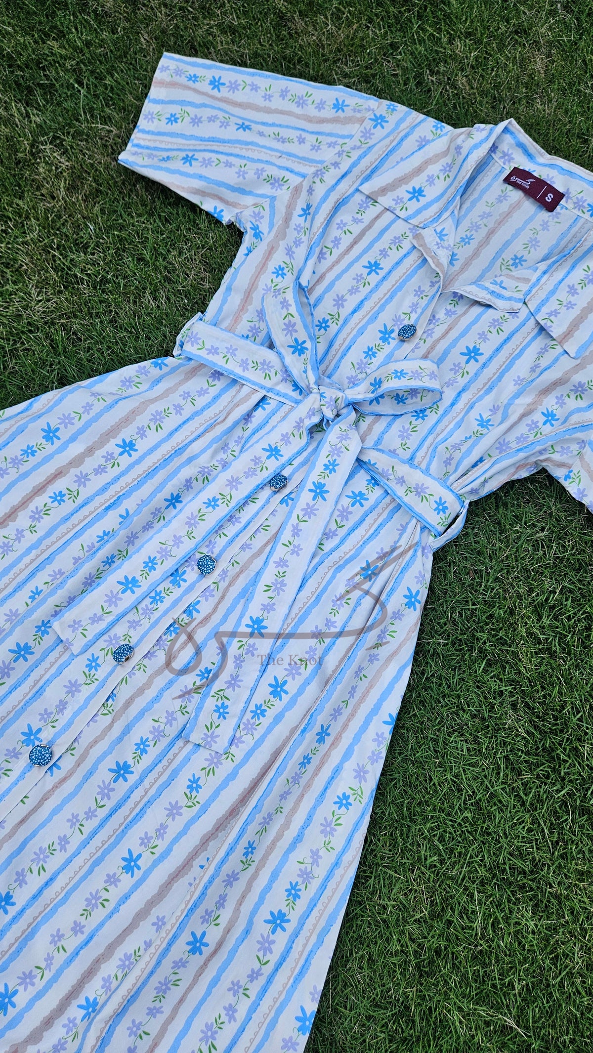 White and blue floral cotton midi shirt dress with tie waist, Giraah – photo 6