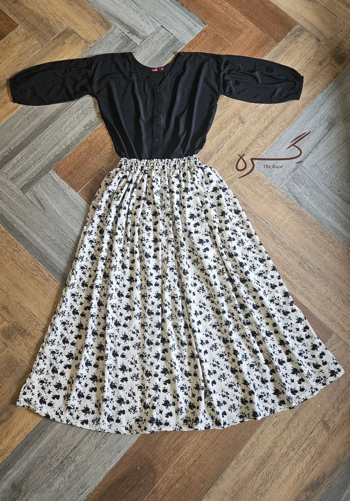 Black and off-white floral skirt with solid shirt, Giraah – photo 5