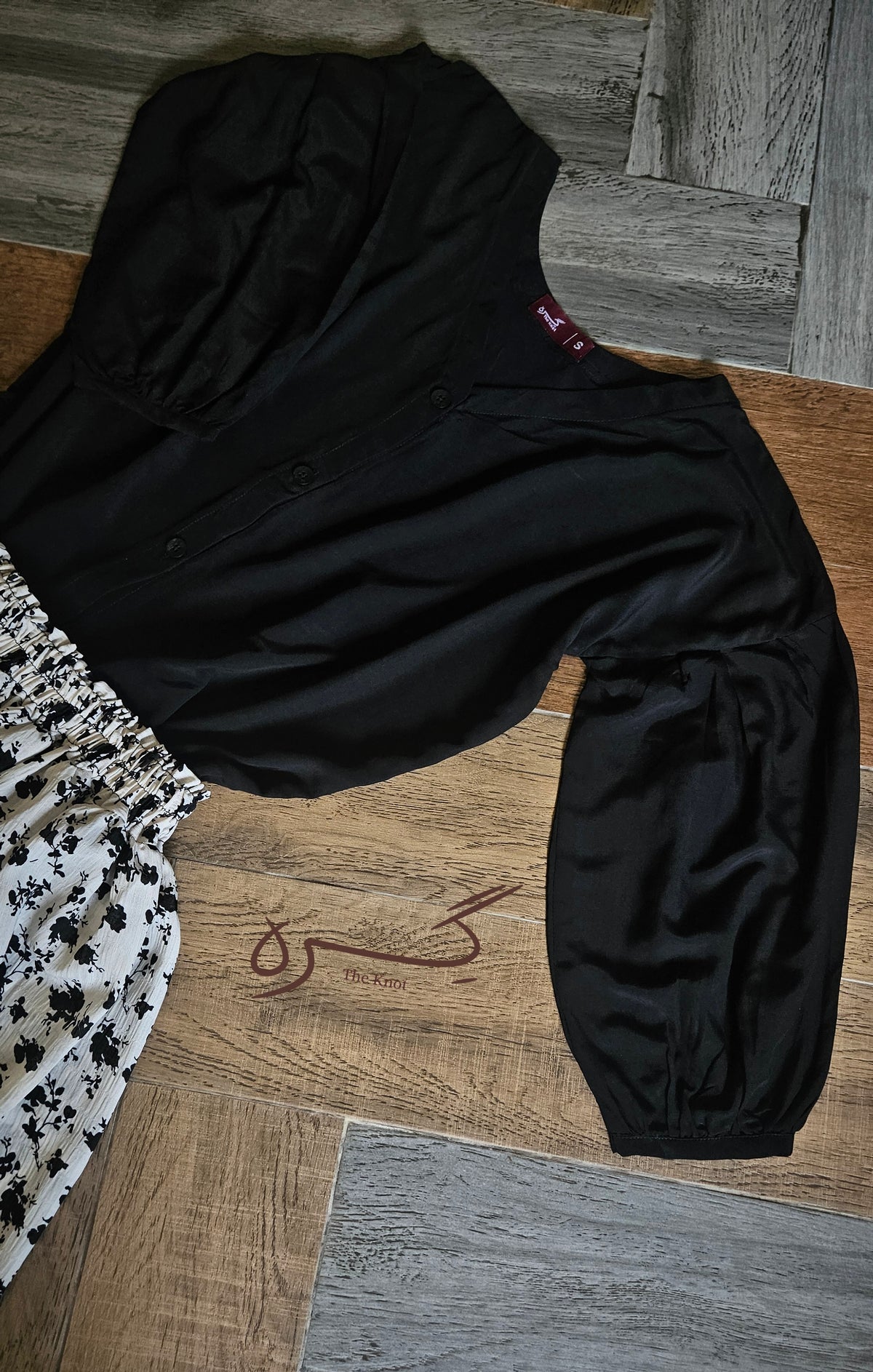 Black and off-white floral skirt with solid shirt, Giraah – photo 2